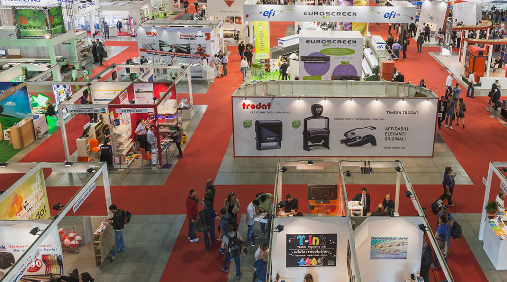 Selecting Trade Show Promos 1525